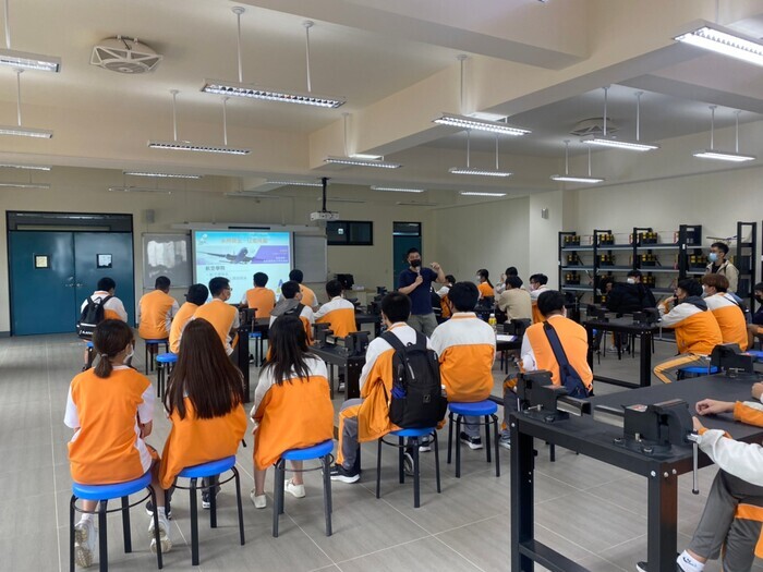 111.11.22 [Admissions] National Miao-Li Agricultural and Industrial Vocational High School visited the departmentImage